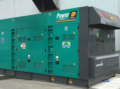 秦安升级发电机组的过程中需要注意哪些安全事项？