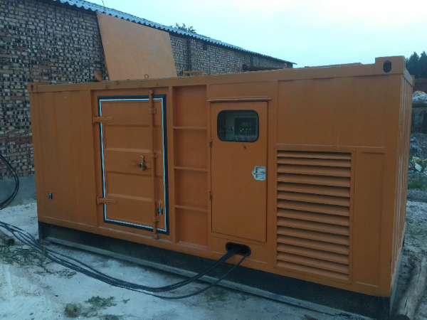 秦安发电机组长期使用中，电缆线的敷设路径有哪些要求？